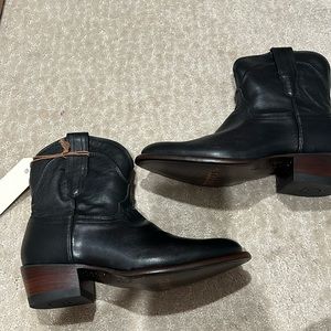 Tecovas black penny boot. Size 7. Never worn